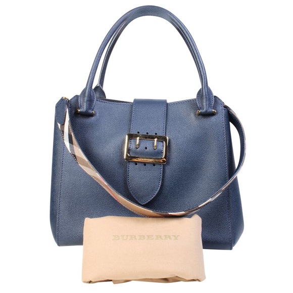 BURBERRY
Navy Soft Grain Calfskin Medium Buckle - Picture 5 of 6